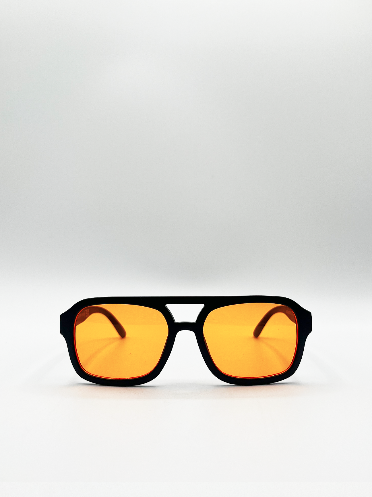AFA COLLECTIVE – wholesale Sunglasses – Unisex – 70's Navigator plastic frame sunglasses with orange lenses1