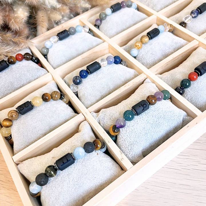 Samling 12 armbånd Stjernetegn Mænd - sten for engroshandel hos Minéralissime