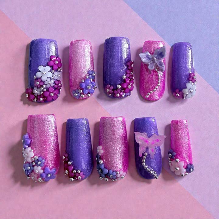 Ongles Pressés Peints à la Main Jardin Rose et Violet pour la vente par OVER THE TOP NAILS