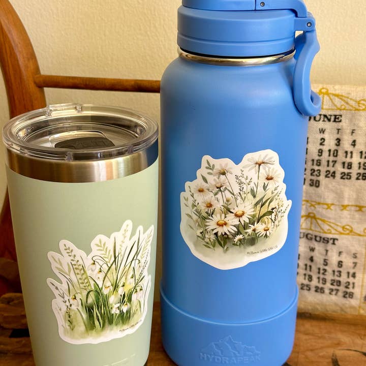 Brown Lillie - Wholesale Sticker - White Daisy: waterdichte vinylsticker van 3” | Geboortebloem van april5