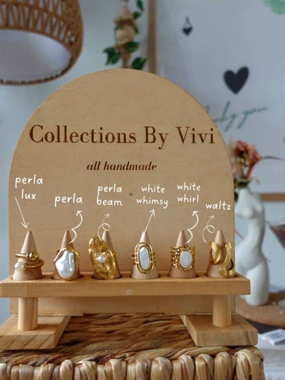 Collezione di Anelli in Oro e Perle | Anelli Senza Tempo Fatti a Mano per la vendita all'ingrosso da parte di Collections By Vivi