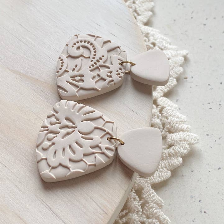 Bella Lacey per la vendita all'ingrosso da parte di Agaveh girl