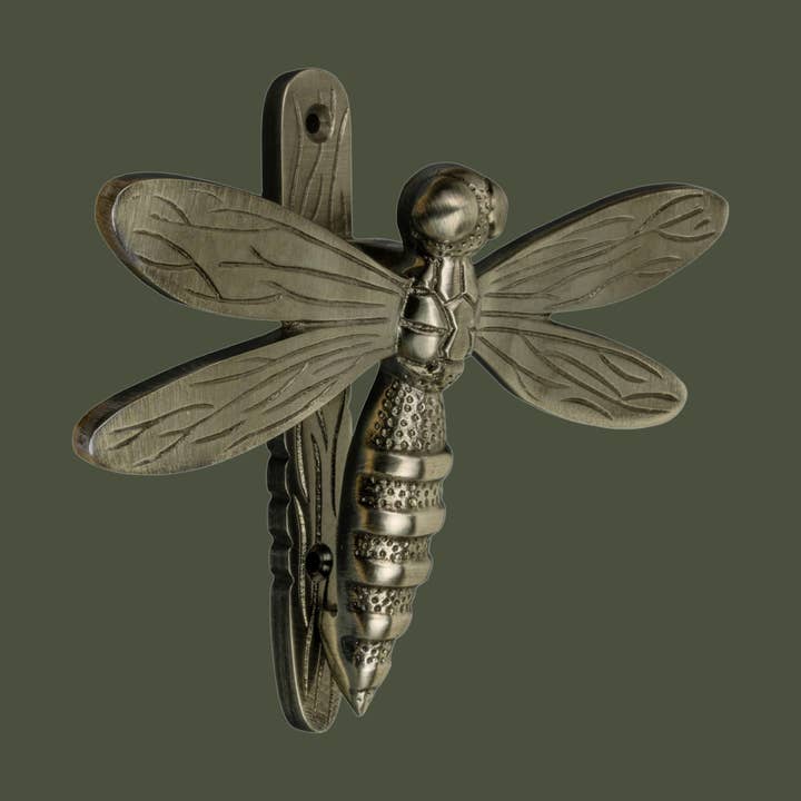 Dörrkläpp med trollslända i mässing - tennfärgad finish för wholesale av Brass bee