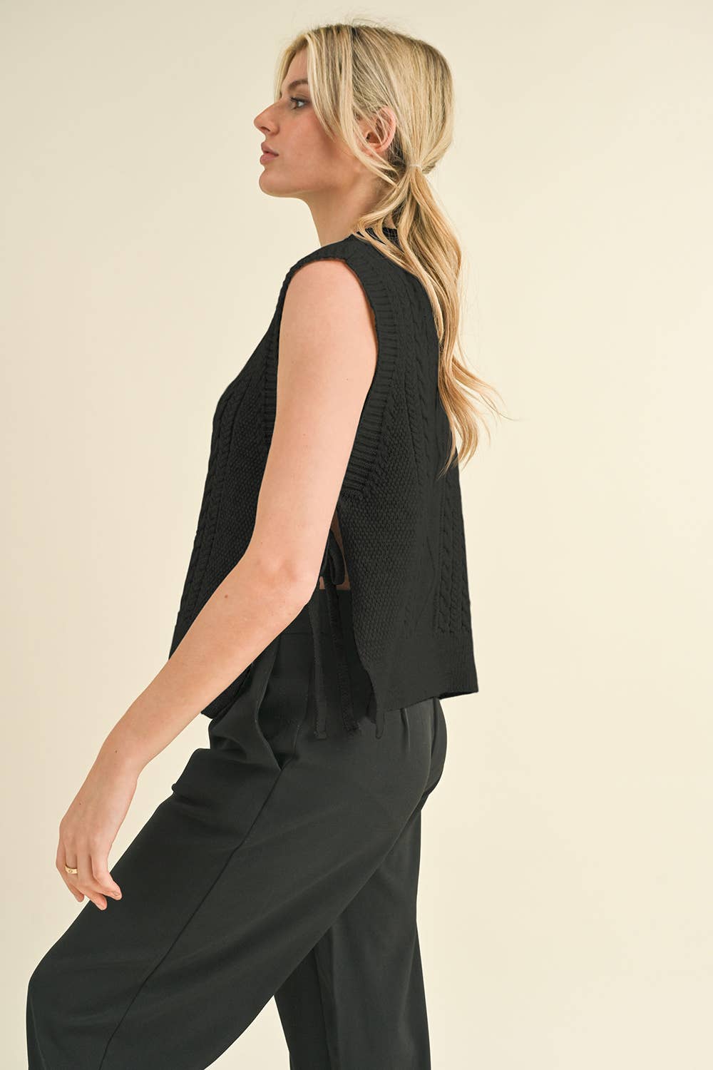 &MERCI - Wholesale Sweater Vest - Women's - CABLE KNIT SIDE TIE SWEATER VEST MSW1063729