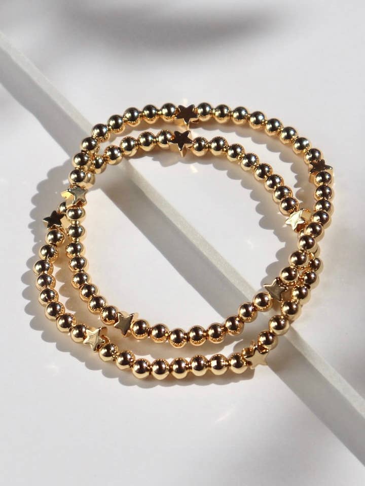 Handgemaakte Rekbare Gouden Kralen Armband met Kleine Sterren voor wholesale door Kaylie Dawn Jewelry
