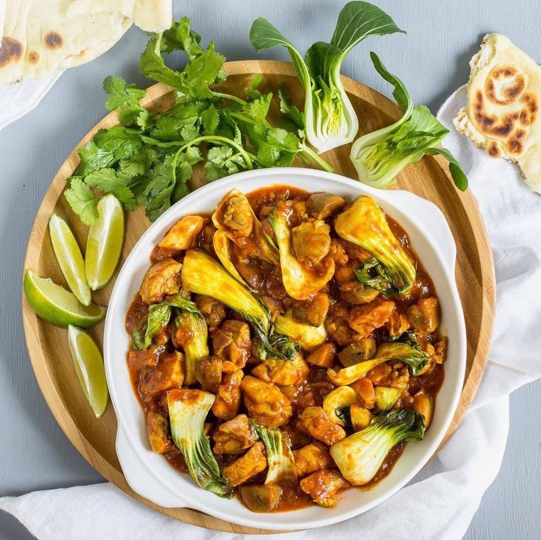 WILMAX USA - Wholesale Dinnerware Set - Bamboo and Fine Porcelain Round Baking Dish/Plate Setting0