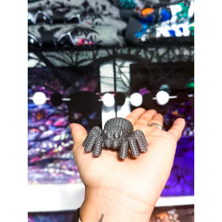 Spinderella - 3D-gedruckte Mini-Fledermaus - Spukiger Schreibtischschmuck für den Großhandel von Better In Black Co