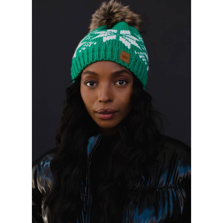 Panache Apparel Co. - Vente Bonnet – femme - Bonnets à pompon flocon de neige vert et blanc1