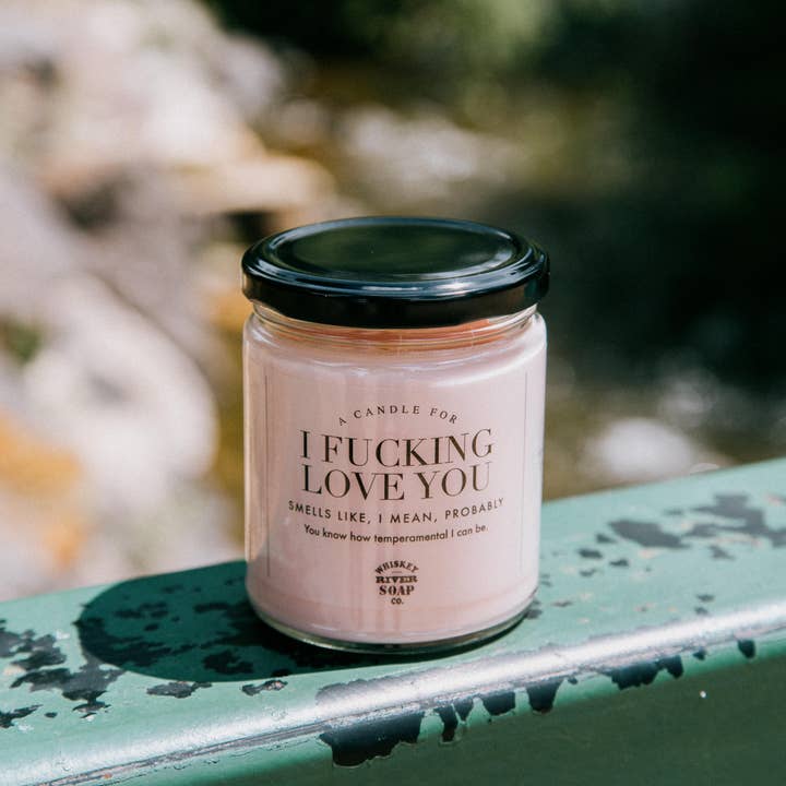 Whiskey River Soap Co. – Großhandel Kerze im Glas / gefüllte Kerze – Kerze „Ich liebe dich verdammt noch mal“ | Lustige Kerze