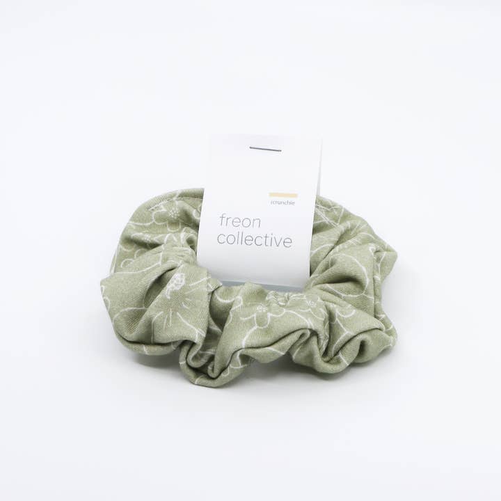 Freon Collective – wholesale Scrunchie - Dam – Ekologisk Bomull Hår Scrunchie - Olive Florals2