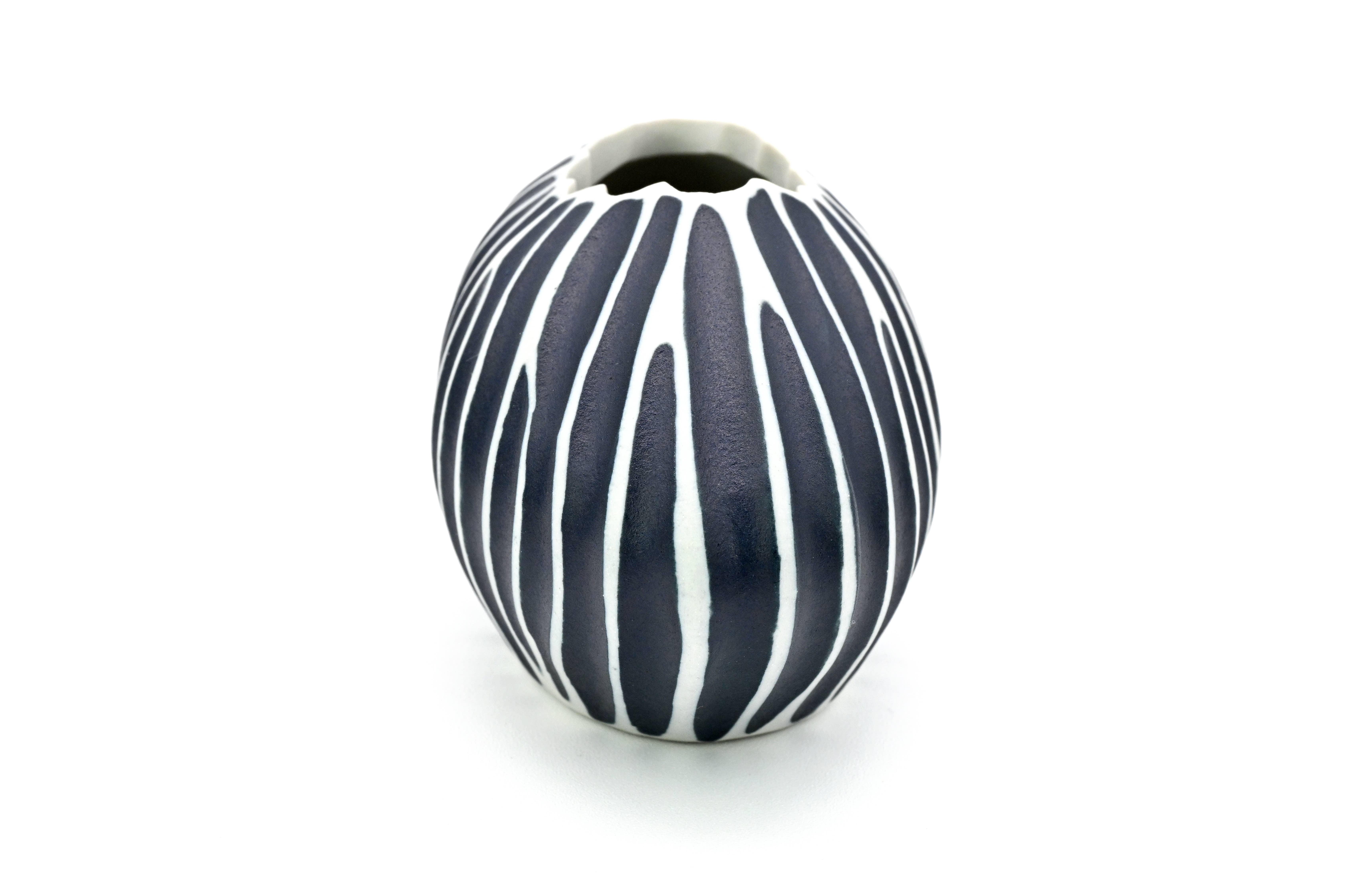 Art Floral Trading LLC - Venta al por mayor Floreros - 172BL6 JARRÓN OVALADO MINI S-Jarrón de Porcelana Hecho a Mano2