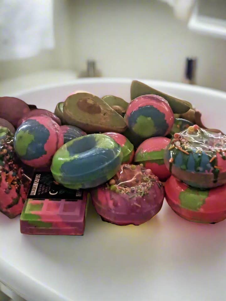 Fun bath bombs bright n bubbly for wholesale by Gemini Sun store