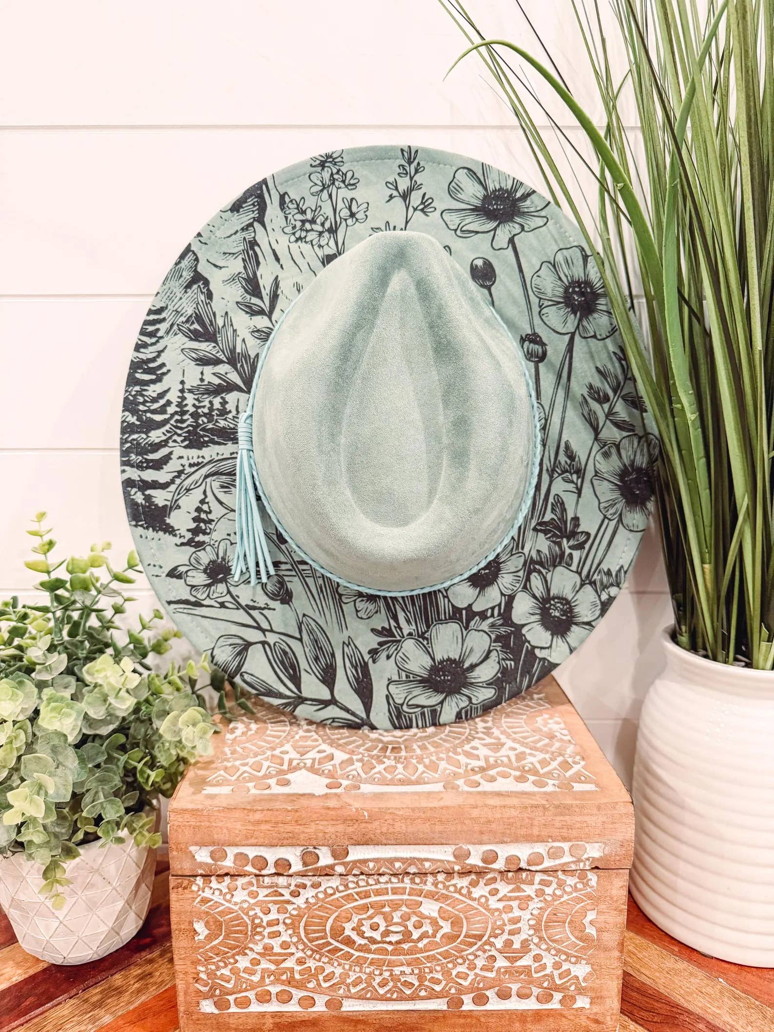 Willie & Dolly Designs - Wholesale Fedora - Women's - Engraved Wildflower Mountain Hat