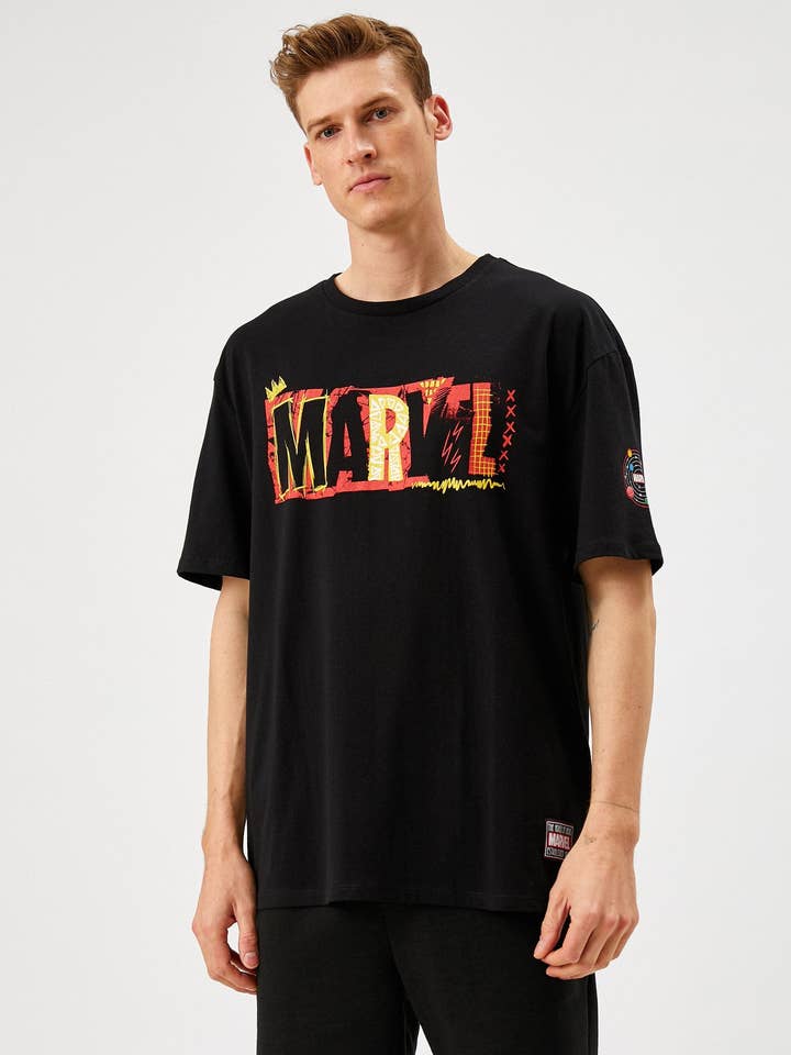 T-shirt con grafica Marvel in nero per la vendita all'ingrosso da parte di Usolo Outfitters