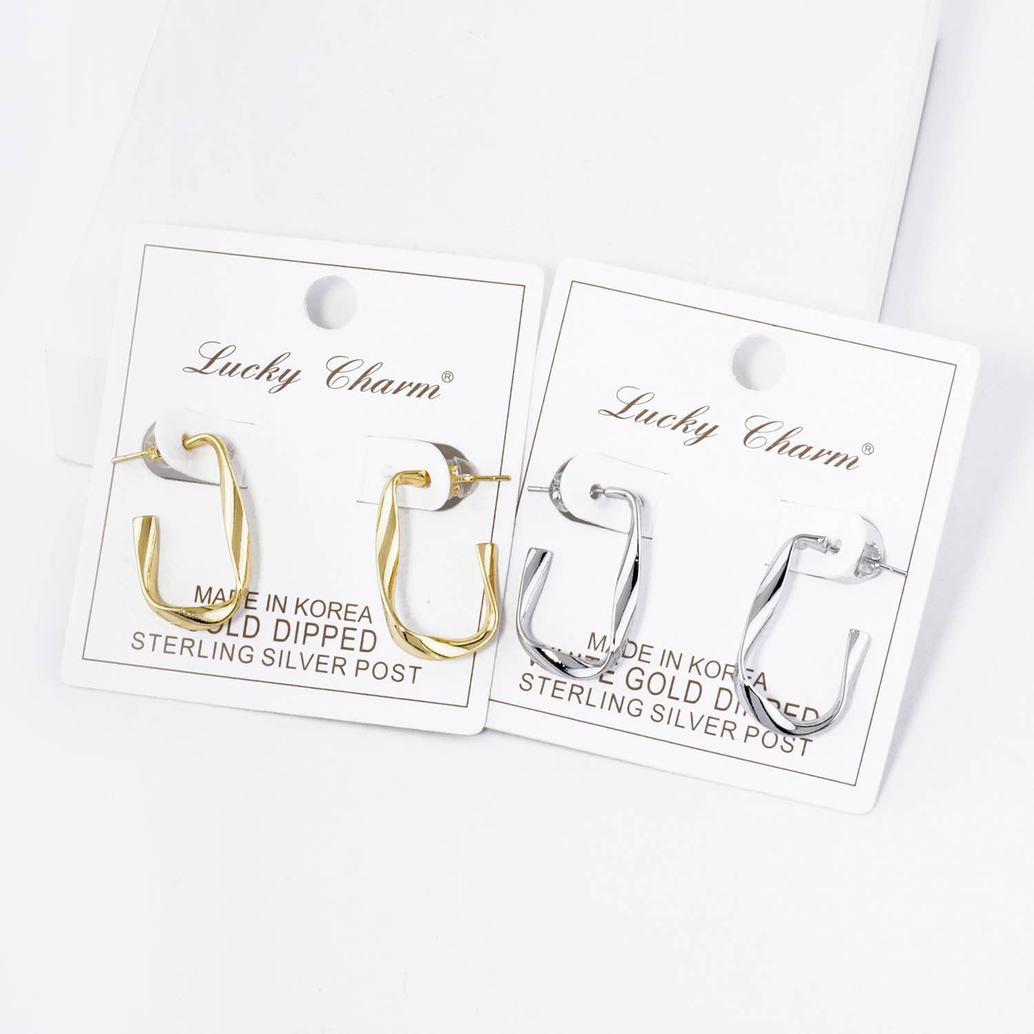 OHBOOBA DESIGN – Brincos de argola por atacado – BRINCOS DE ARGOLA RETANGULARES DE 25MM COM IMERSÃO EM OURO 18K5