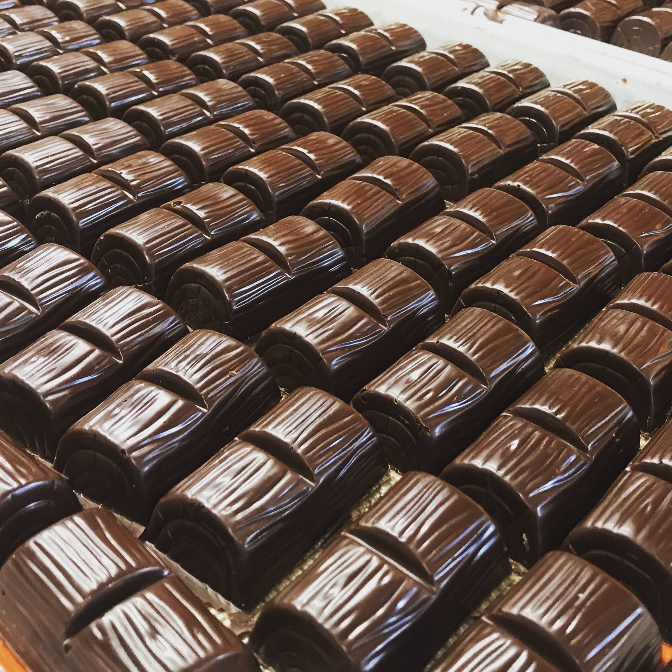 Bees & Beans - Wholesale Chocolate Covered Sweets - Lil’ Mint2