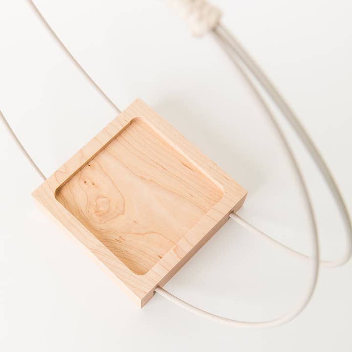 Braid & Wood Design Studio - Venta al por mayor Macetas colgantes - Macetero Colgante Blanco, Colgador de Plantas Moderno (Mediano)