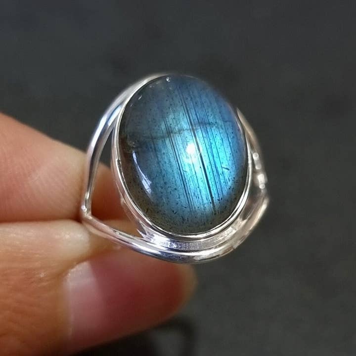 Mistry Gems – Engroshandel Statementring – Unisex Oval Labradorit Ring | 925 Sølv | 15mm x 12mm8