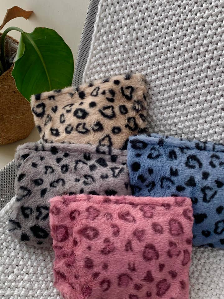 Leopard print faux fur pouch CY225-228JH for wholesale by BYREN | ÉLINE L'ATELIER