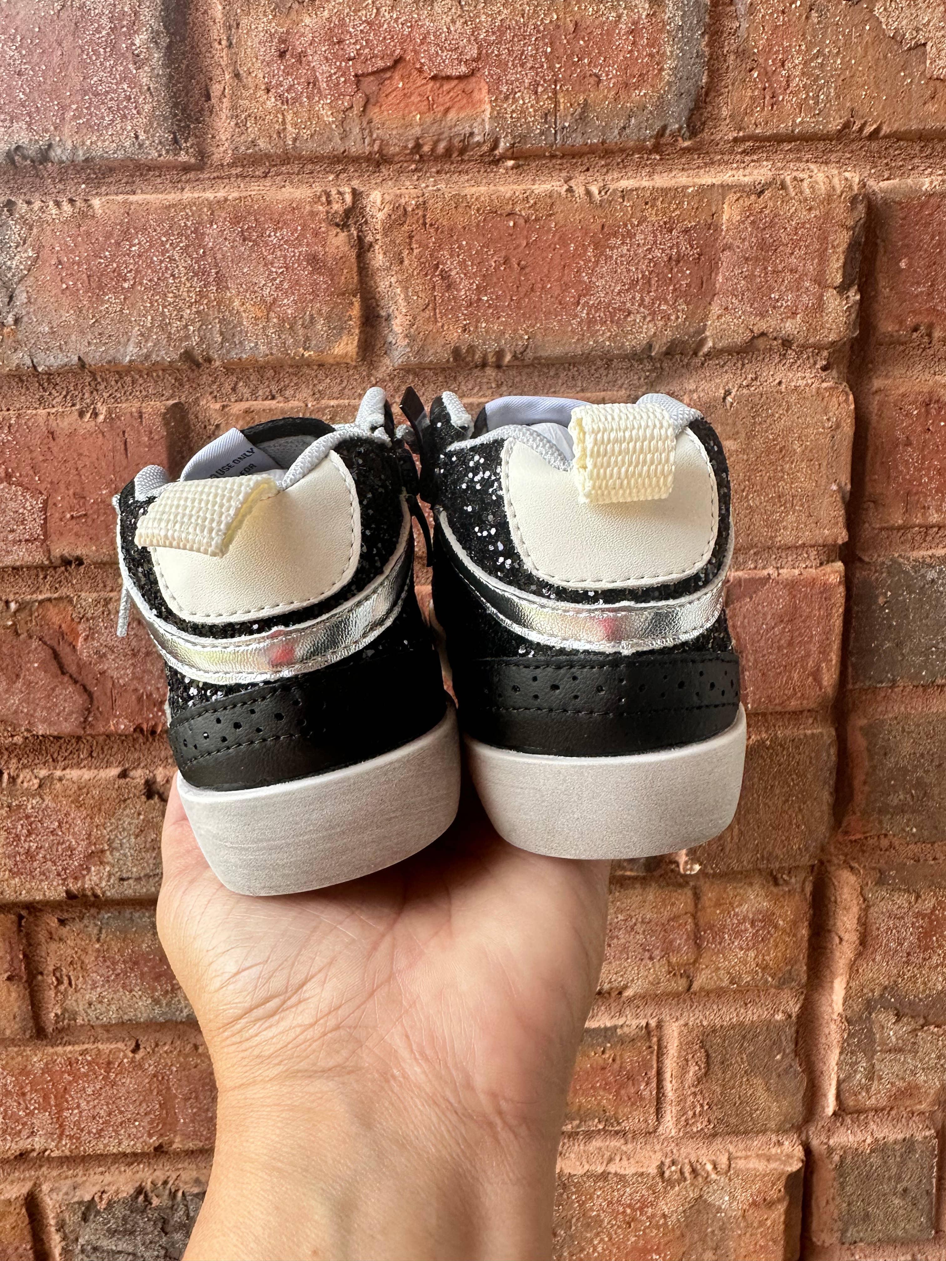 Torn and Trendy - Wholesale Lifestyle Sneakers - Kids - High Top Black Star Sneaker3