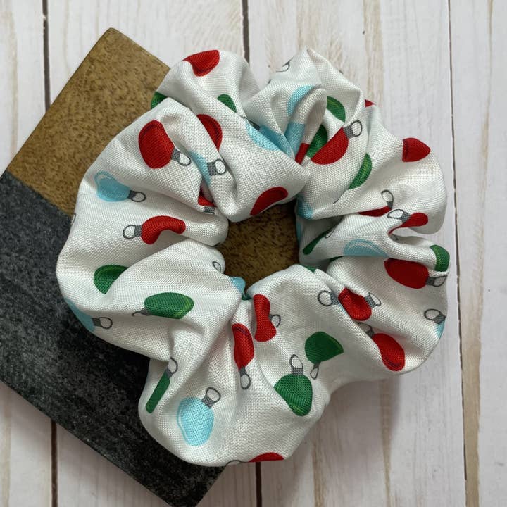 Elastico natalizio fatto a mano bianco con ornamenti per la vendita all'ingrosso da parte di QuietJoy