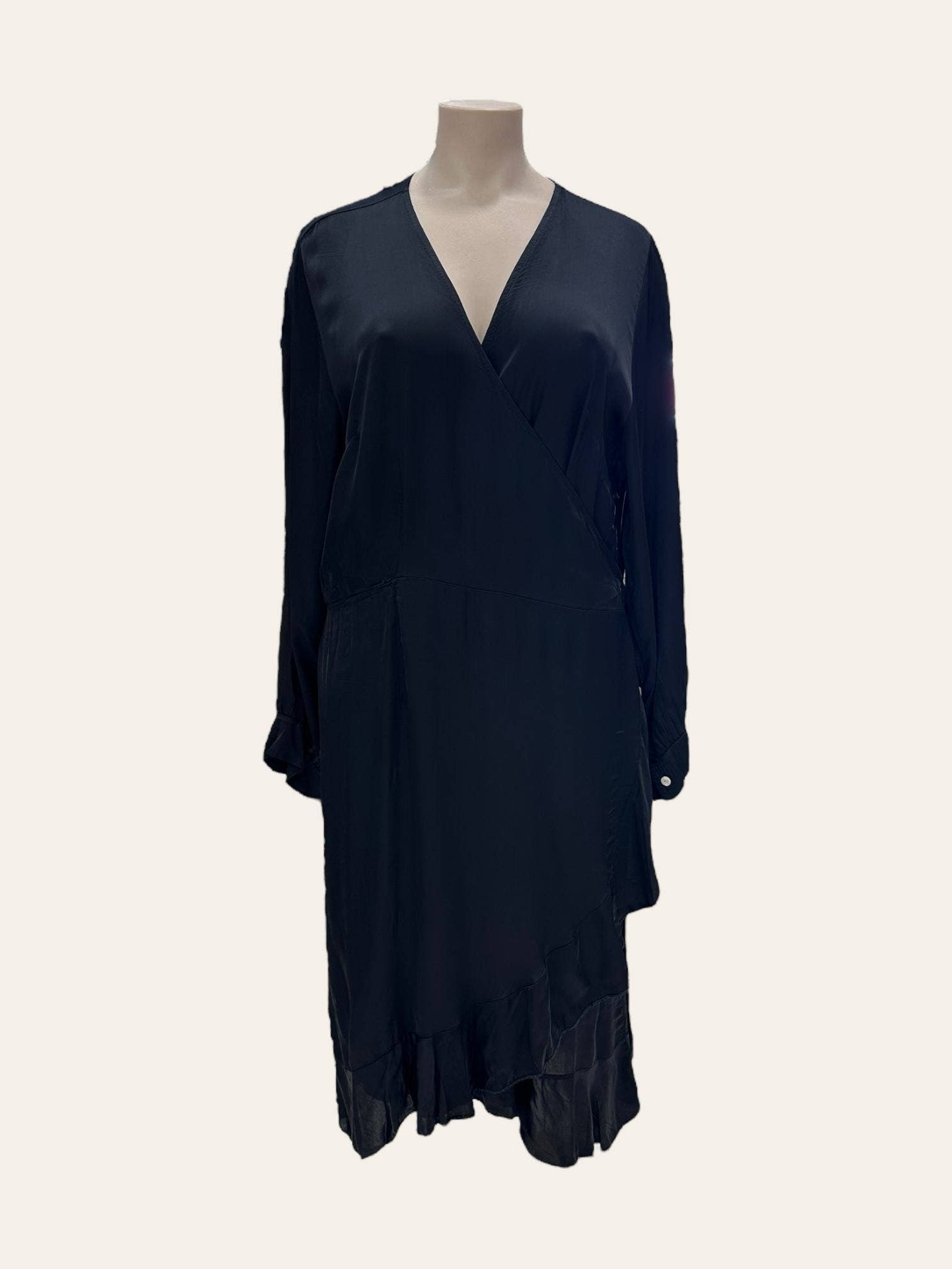 C'MELODIE – wholesale Klänning - Dam – Stor Storlek - Elegant Damklänning med Långa Ärmar0