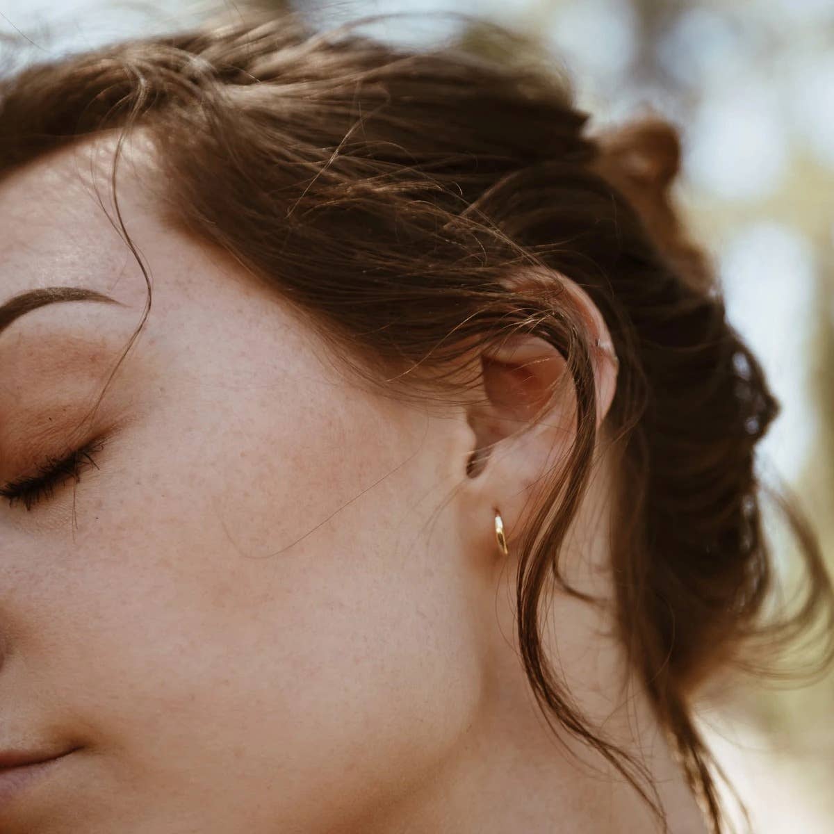 Ofina Jewelry - Vente Petits anneaux - Cerceau Huggie en or massif 10 carats5