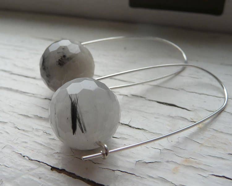 Iris Noire Designs - Vendita all'ingrosso Orecchini pendenti - Orecchini in scatola bianca e nera1