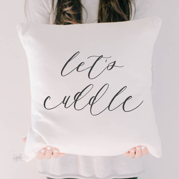 Coussin câlins pour la vente par DWELL Home Shoppe
