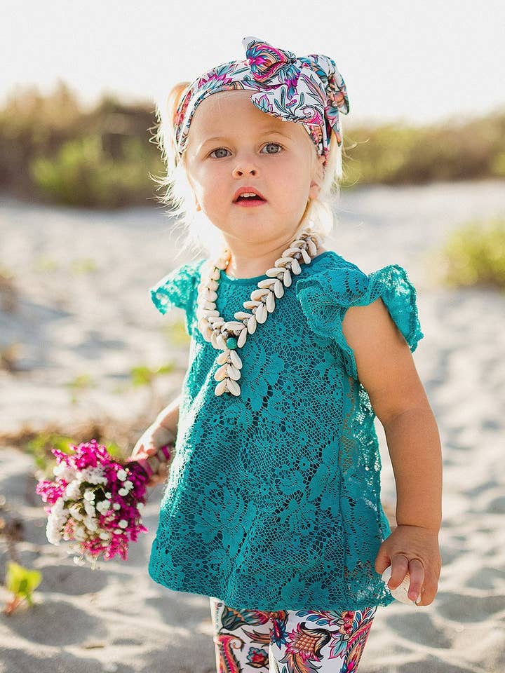 Haut à manches volantées en dentelle sarcelle pour la vente par Kapri Couture Bohemian