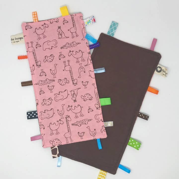 Tag Couverture - Animaux roses pour la vente par Handcrafted FCD