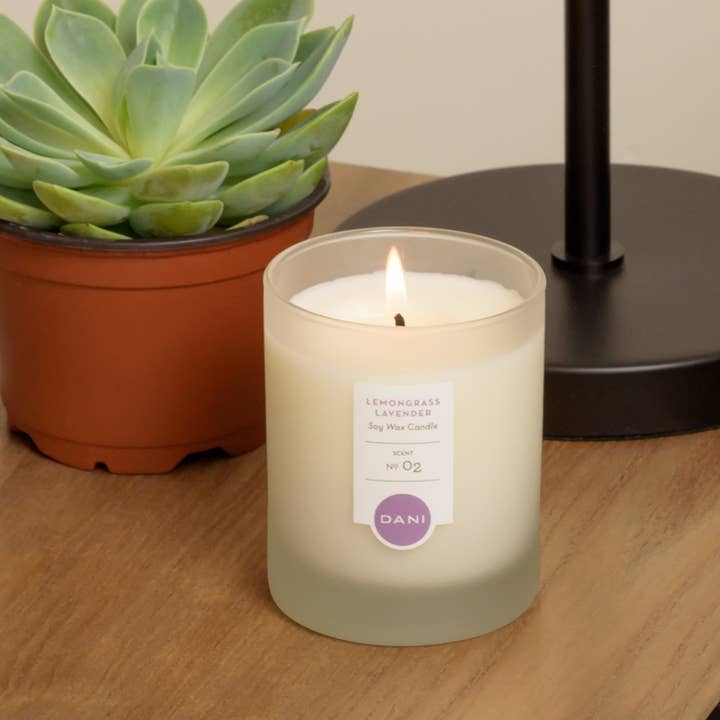 DANI Naturals - Wholesale Travel Candles - Lemongrass Lavender Travel Candle Tin 2oz3