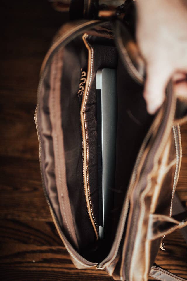 Kodiak Leather - Wholesale Laptop Bag - Men's - Buffalo Leather Pilot Bag2