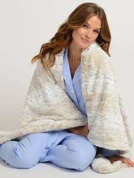 Couvre-lit en fausse fourrure pour la vente par Elizabeth Cotton