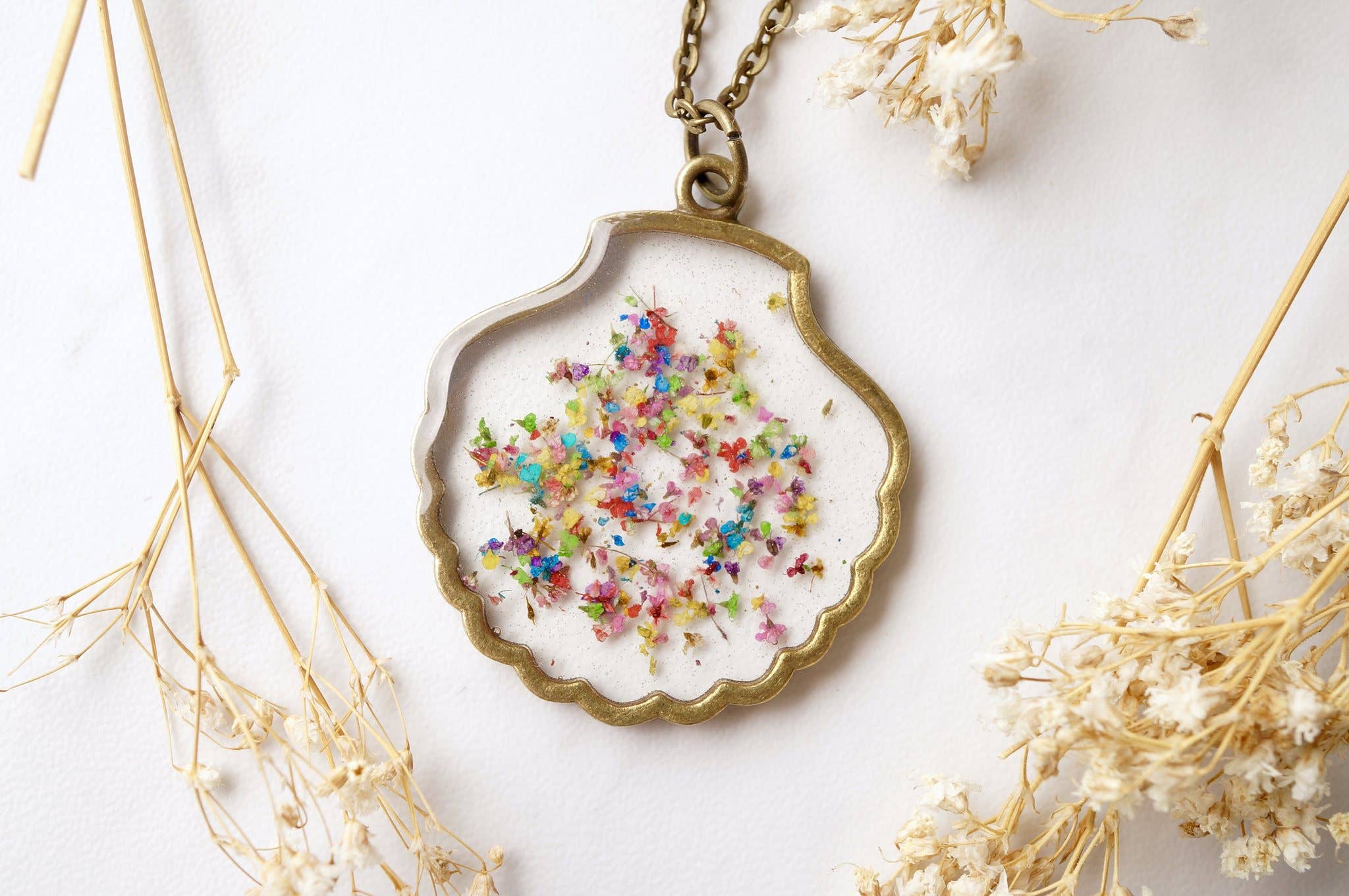 Ann + Joy - Wholesale Pendant/Charm Necklace - Seashell in Party Mix Real Dried Flowers in Resin Necklace1