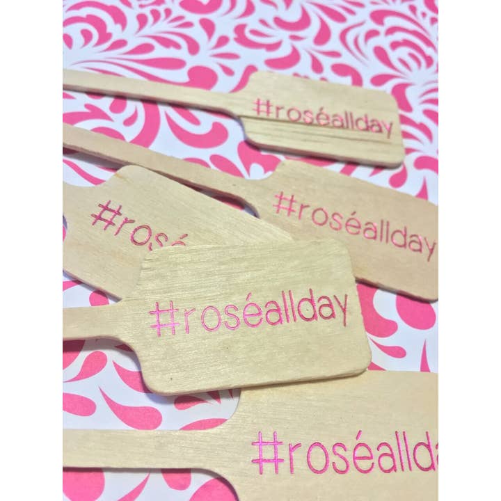 Rosé tutto il giorno in legno #Roséallday per la vendita all'ingrosso da parte di Tulle and Twig