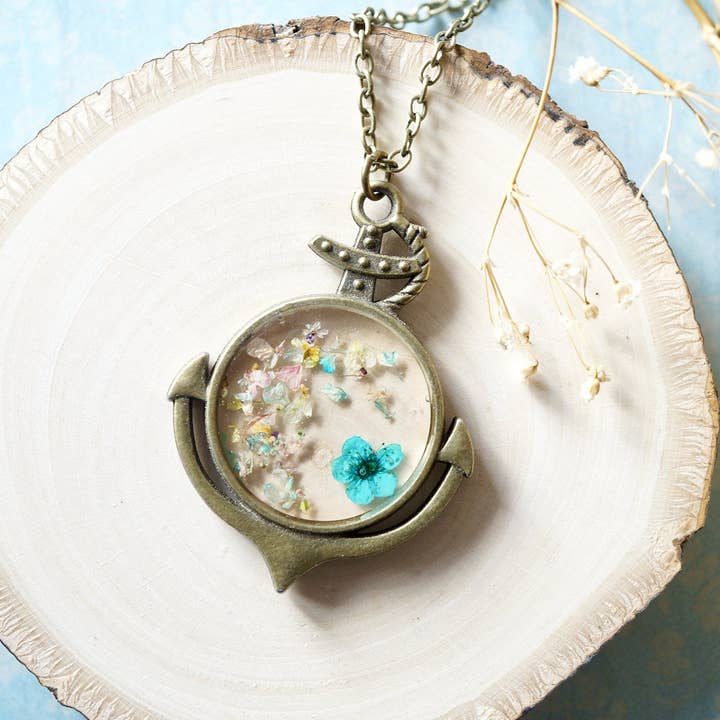 Ancre en teal & pastel Mélange de vraies fleurs séchées en résine pour la vente par Ann + Joy