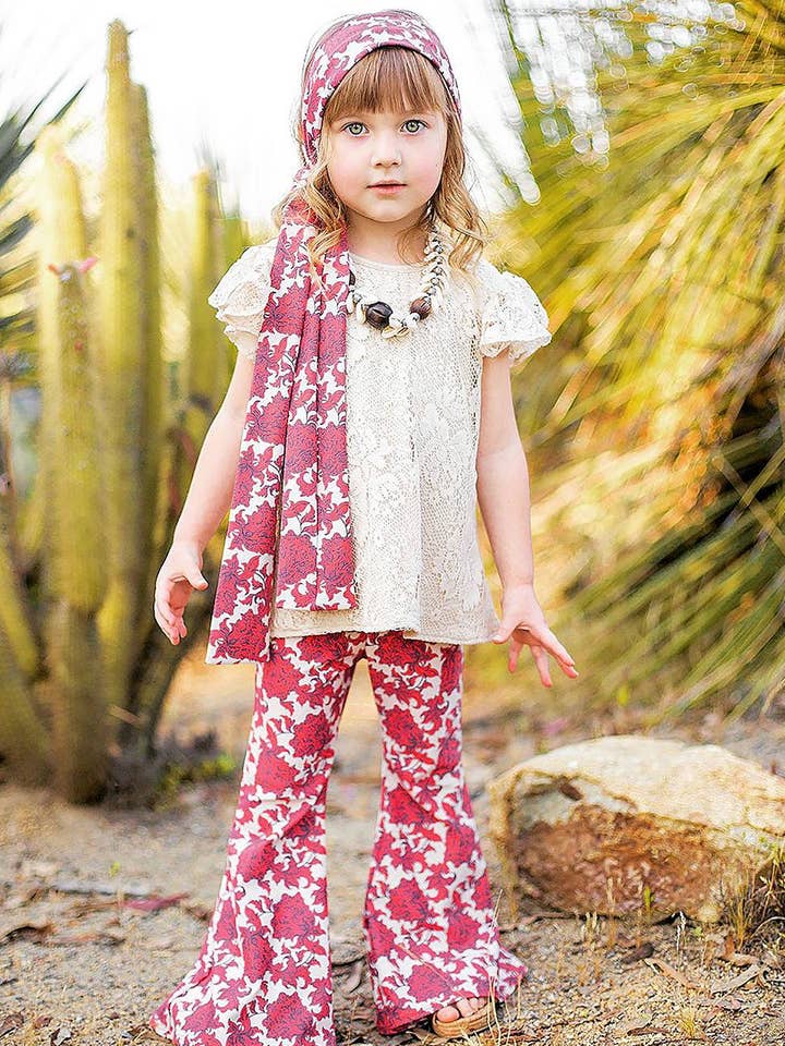 Haut à manches volantées en dentelle vintage kaki pour la vente par Kapri Couture Bohemian