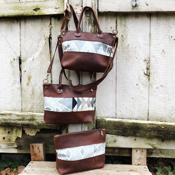 Hawks & Doves - Vente Sac à bandoulière – femme - Pochette Loretta - Empiècement en laine et bretelles courtes à l'avant-bras1