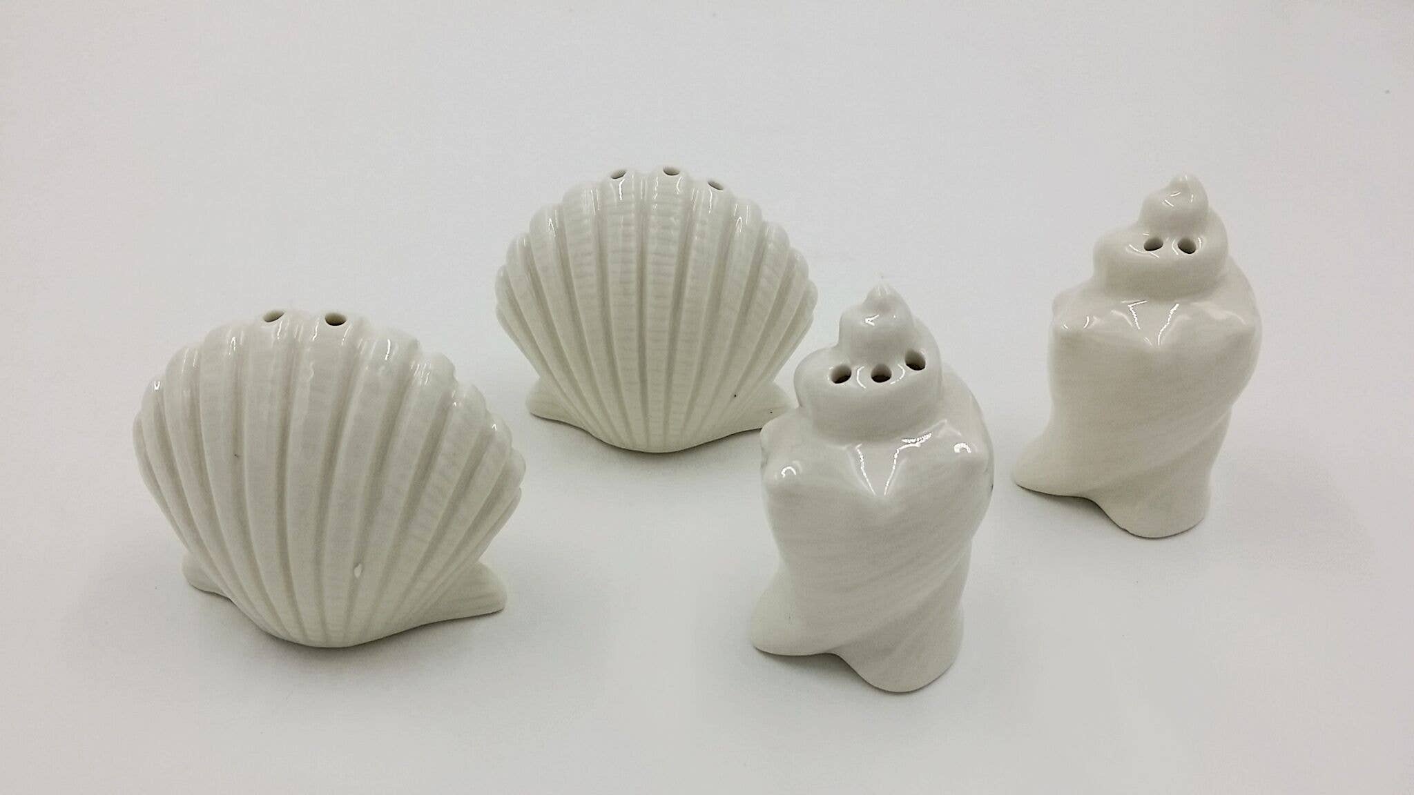 12 ~WHOLESALE LOT~3 PIECE SET OF ACORN SALT AND PEPPER SHAKERS WITH TRAY CERAMIC 