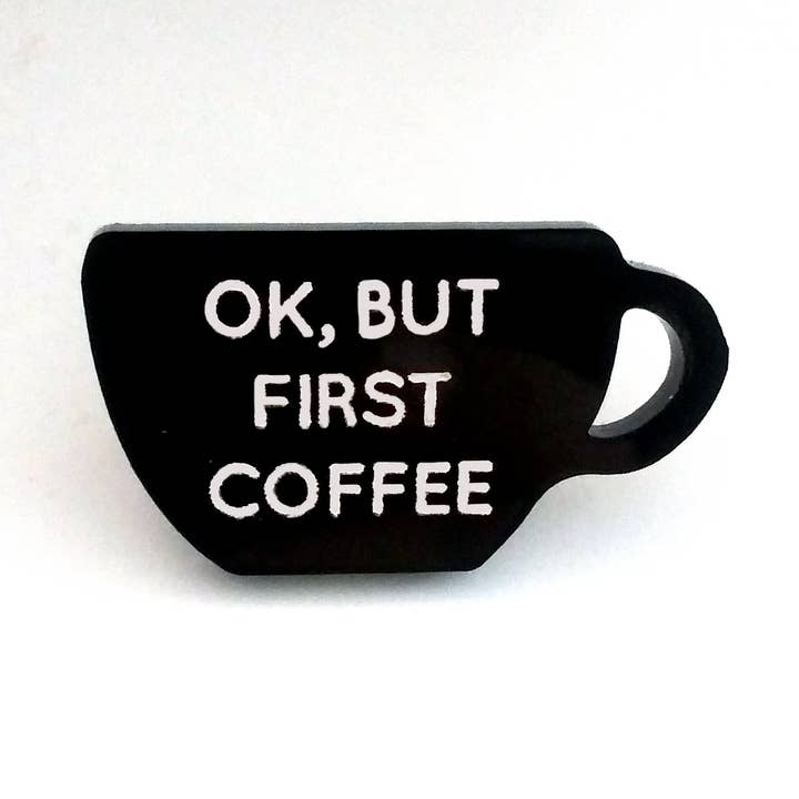 Ok, mais premier café - Lasercut Pin pour la vente par Studio Smalls