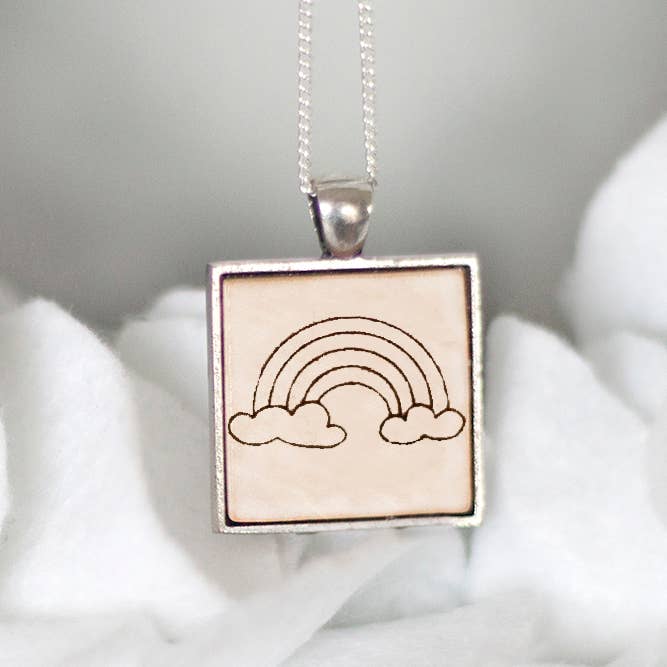 Little Allegory – Großhandel Kette mit Anhänger/Charm – Regenbogen1