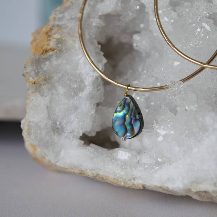 Everyday Hoops - Relleno de oro de 14 quilates y abulón para venta al por mayor de Indigo Moon Jewels