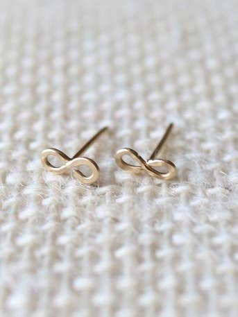 Clous Infinity pour la vente par Jessica Matrasko Jewelry