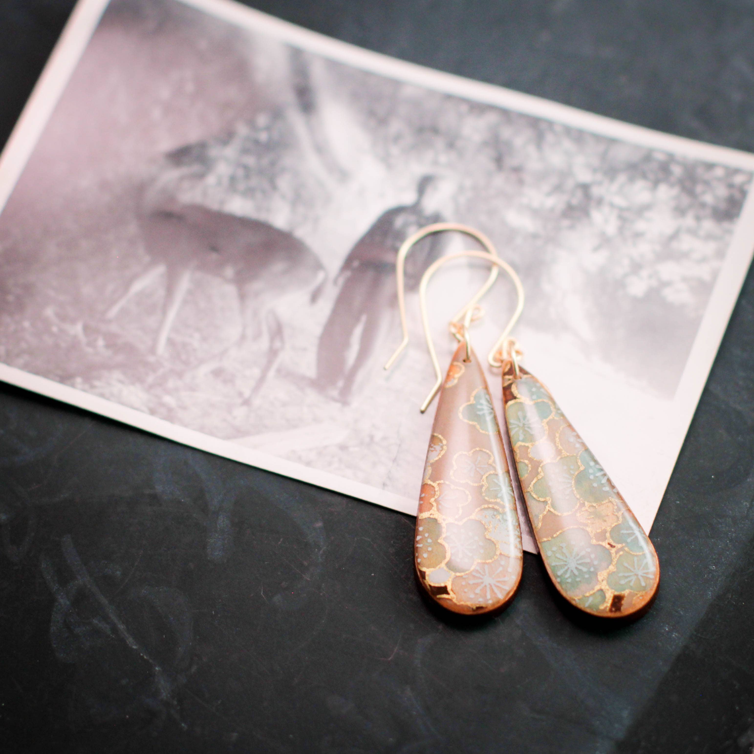 No Man's Land – wholesale Dangle earrings – Natural Floral Teardrop Earrings2