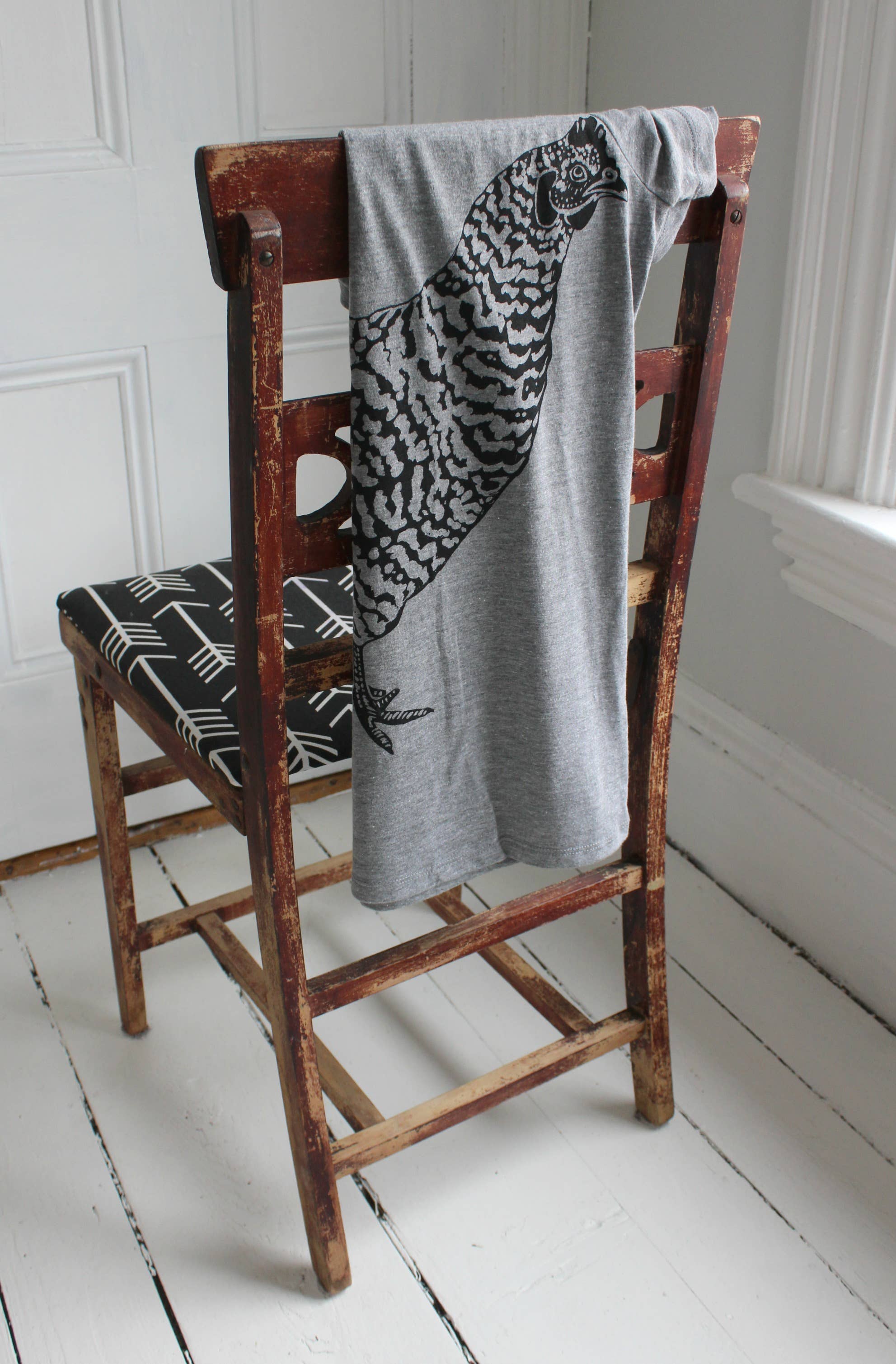 Hearth and Harrow – Großhandel T-Shirt mit Siebdruck – Damen – Bio Chicken T-Shirt für Damen, schwarze Tinte auf Grau2