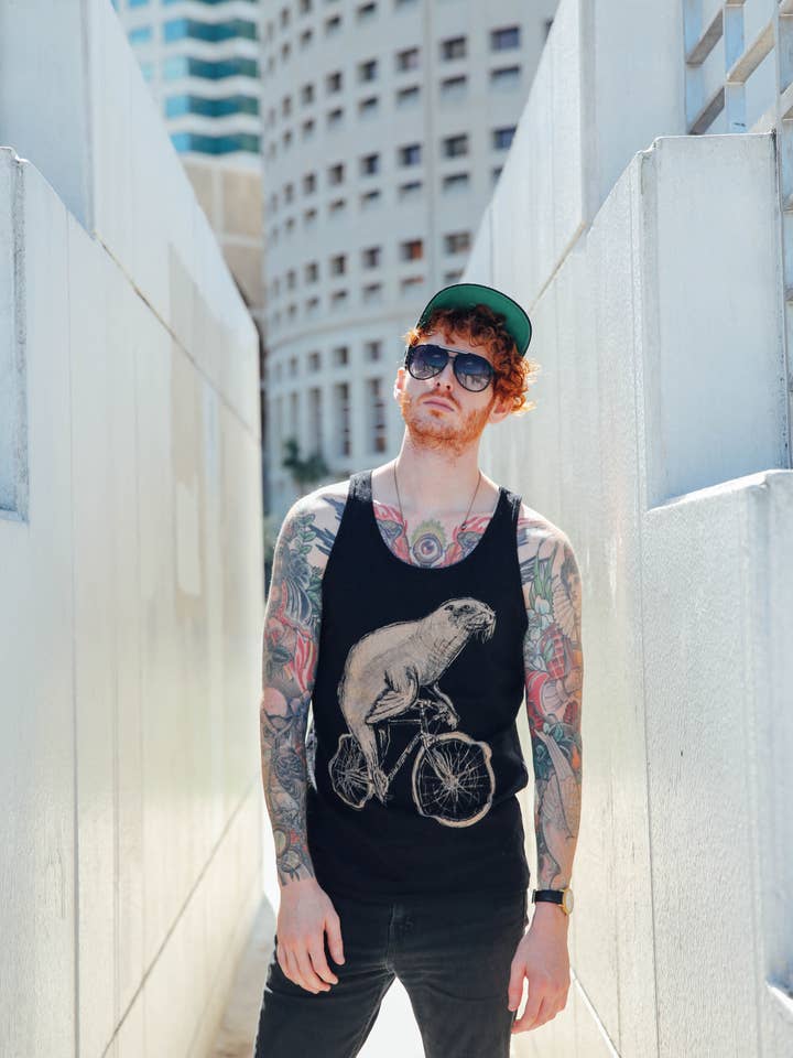 Sea Lion On A Bicyclette Débardeur pour homme pour la vente par Dark Cycle Clothing