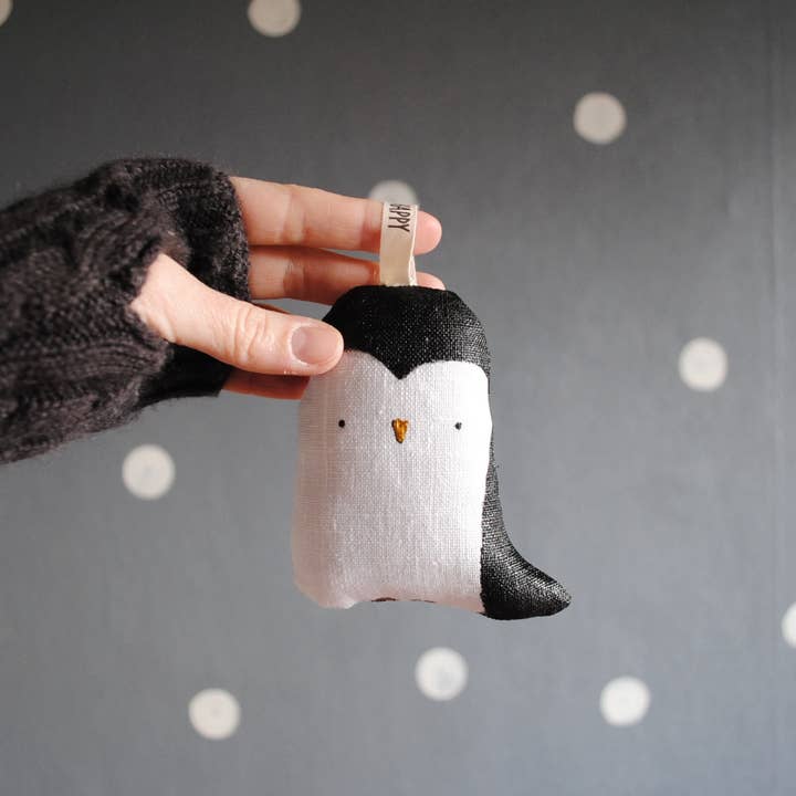 Pinguin Ornament Penguin Arctic Animal Totem for wholesale by HandyHappy