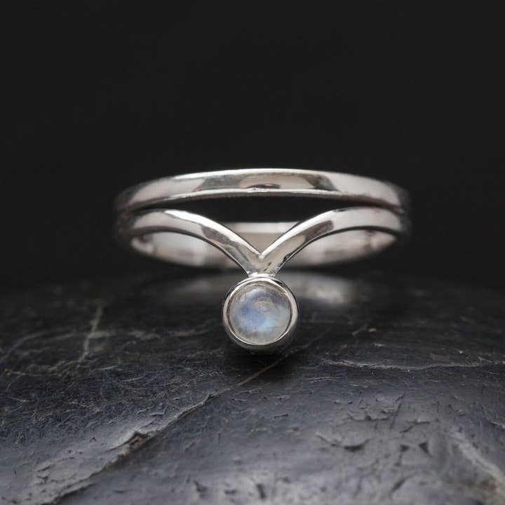 Bague en argent sterling ornée de pierres de lune et de gouttelettes pour la vente par Baizaar