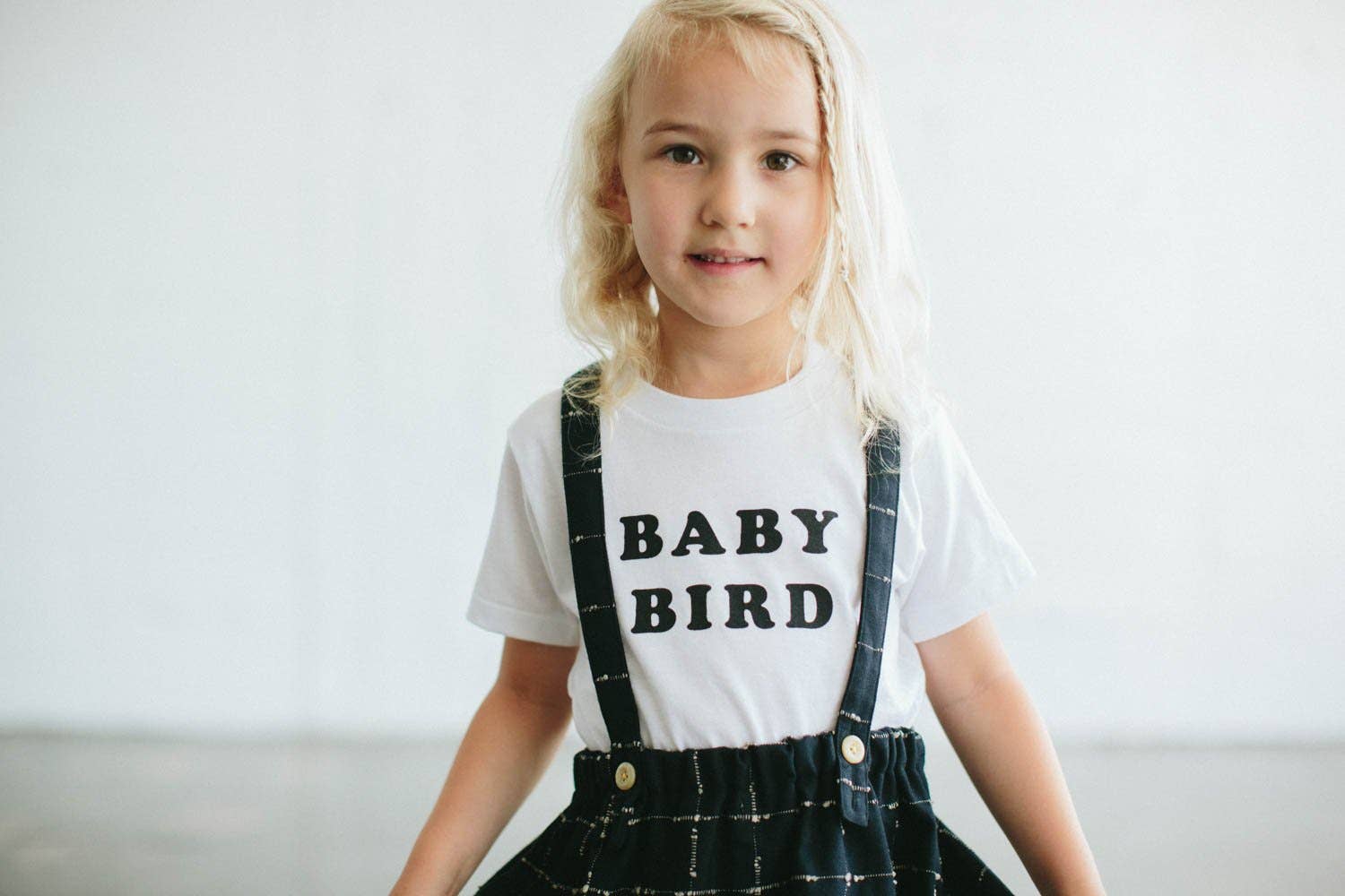 The Bee & The Fox – Großhandel T-Shirt mit Siebdruck – Kinder – Babyvogel-T-Shirt (weiß)1